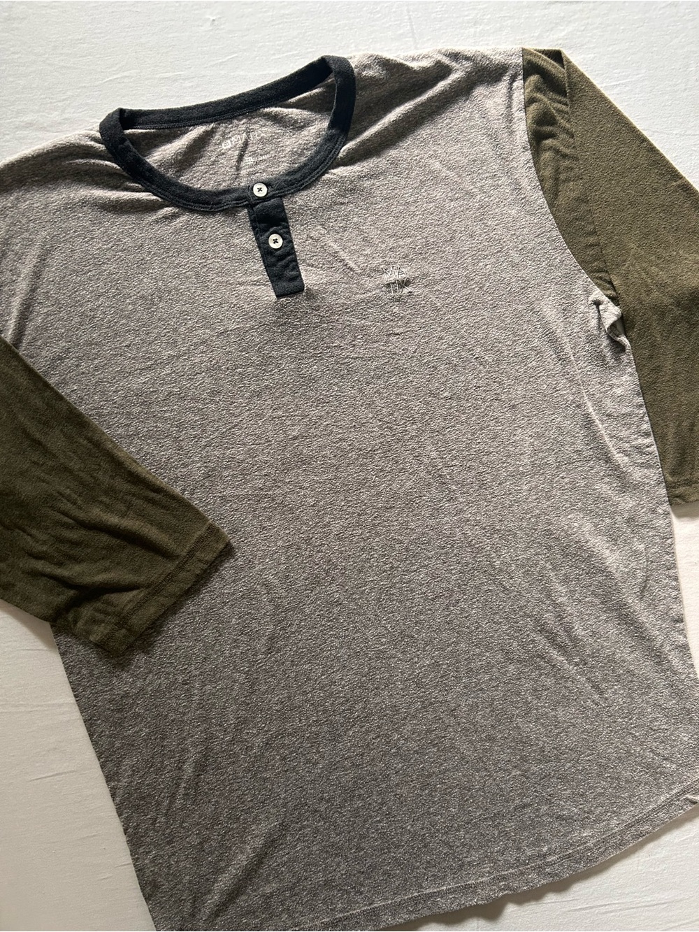 Matix Men’s Henley Raglan T-Shirt | Gray & Olive | XL | 3/4 Sleeve